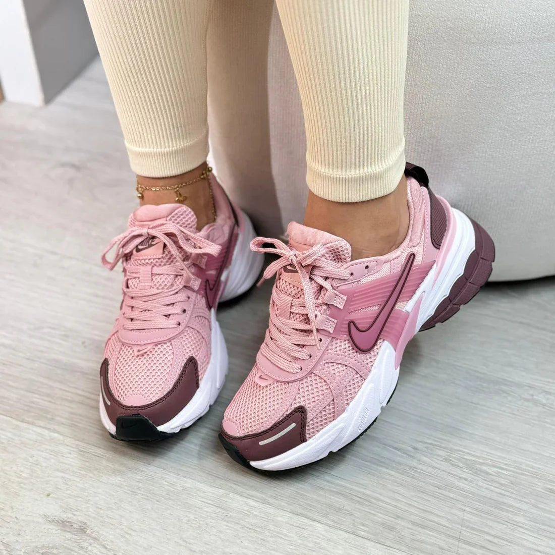 NIKE V2K RUN ROSA