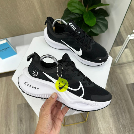 NIKE ZOOM CARITA NEGRO - BLANCO