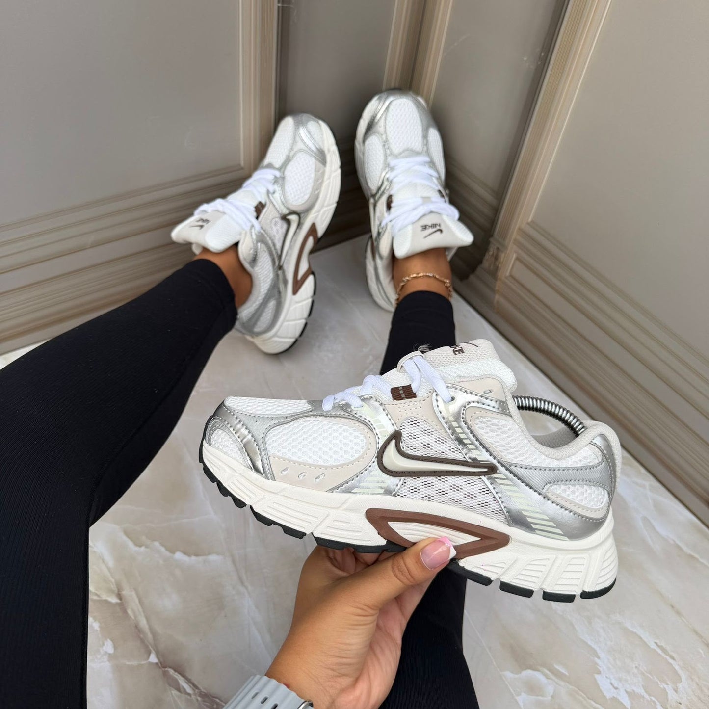 NIKE VOMERO V5