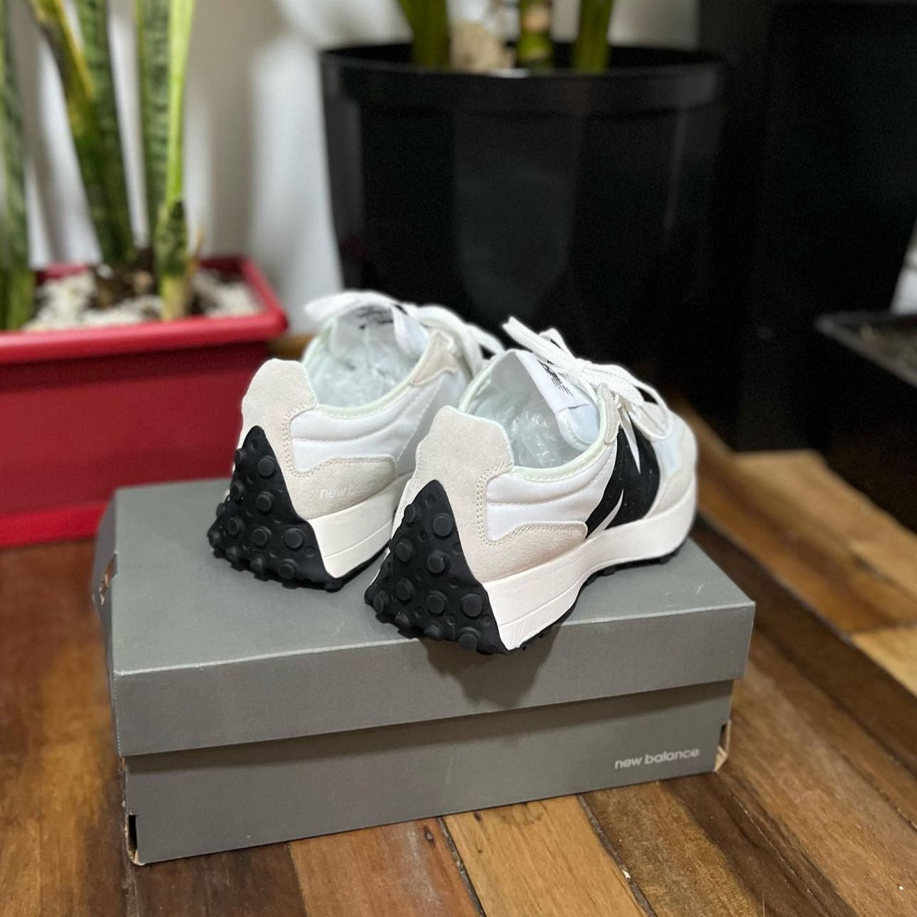 NEW BALANCE 327 BLANCO - NEGRO