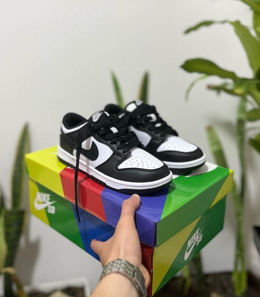 NIKE SB DUNK NEGRO - BLANCO