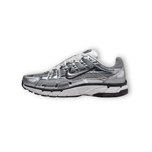 NIKE P6000 PLATEADO