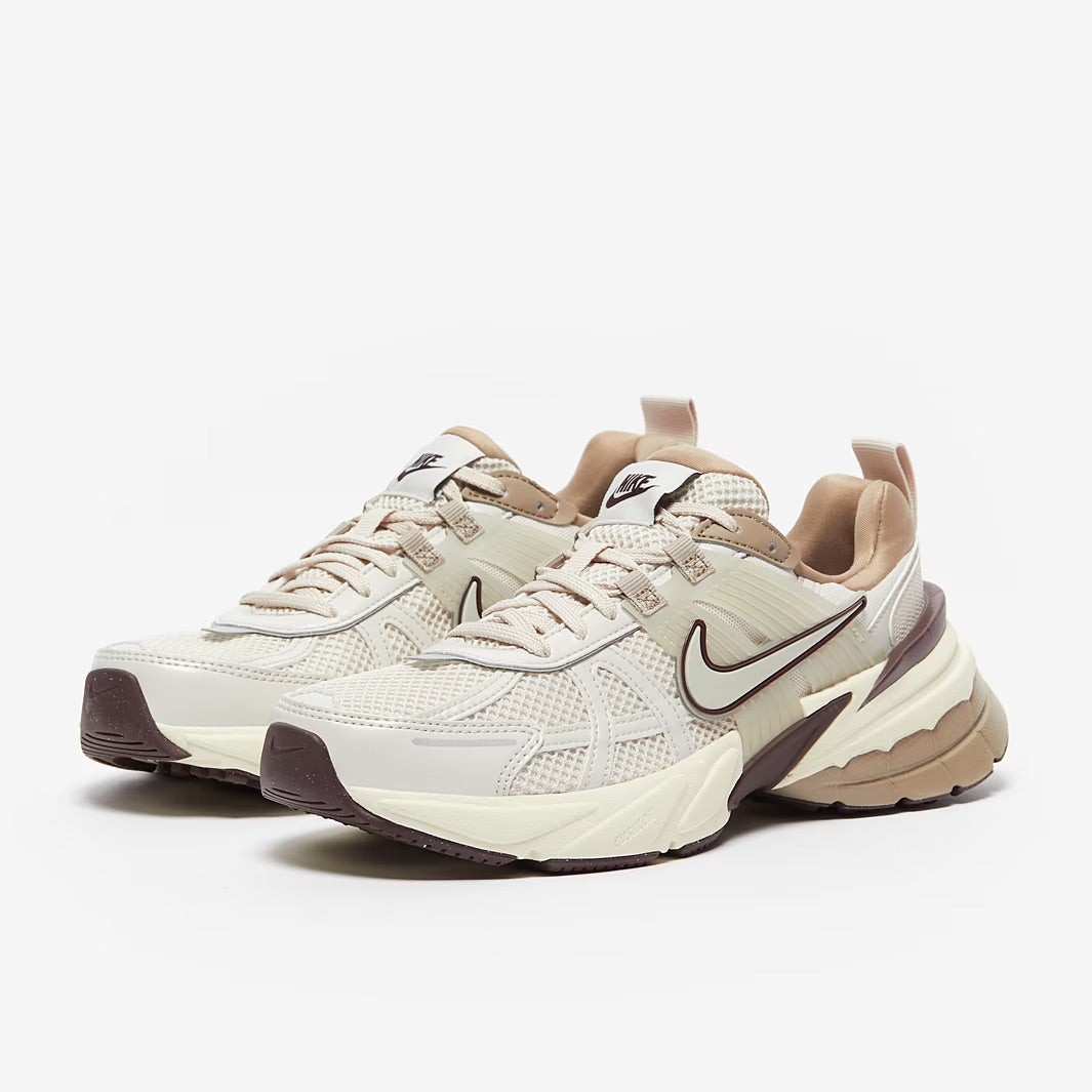 NIKE V2K RUN BEIGE / CAFÉ