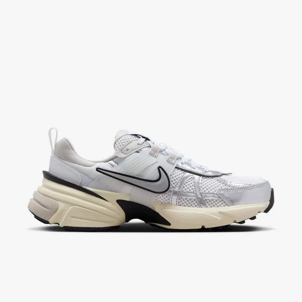 NIKE V2K PLATEADO
