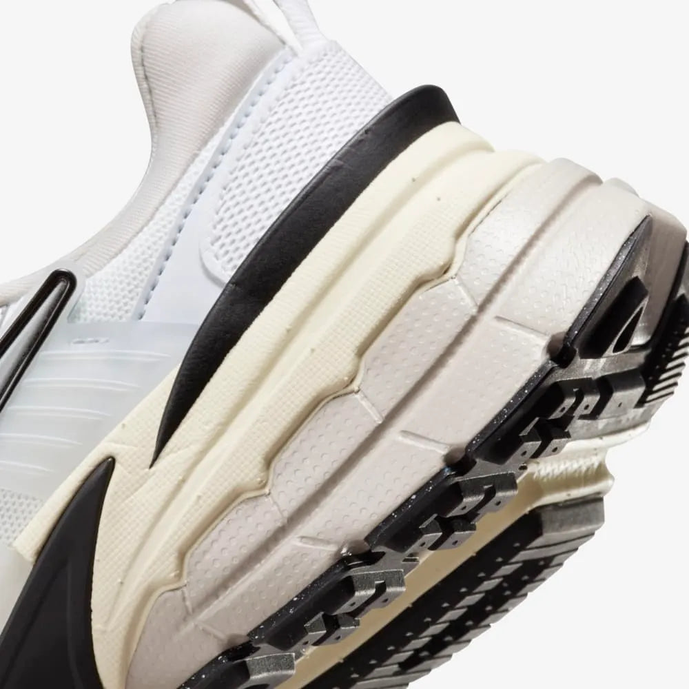 NIKE V2K PLATEADO