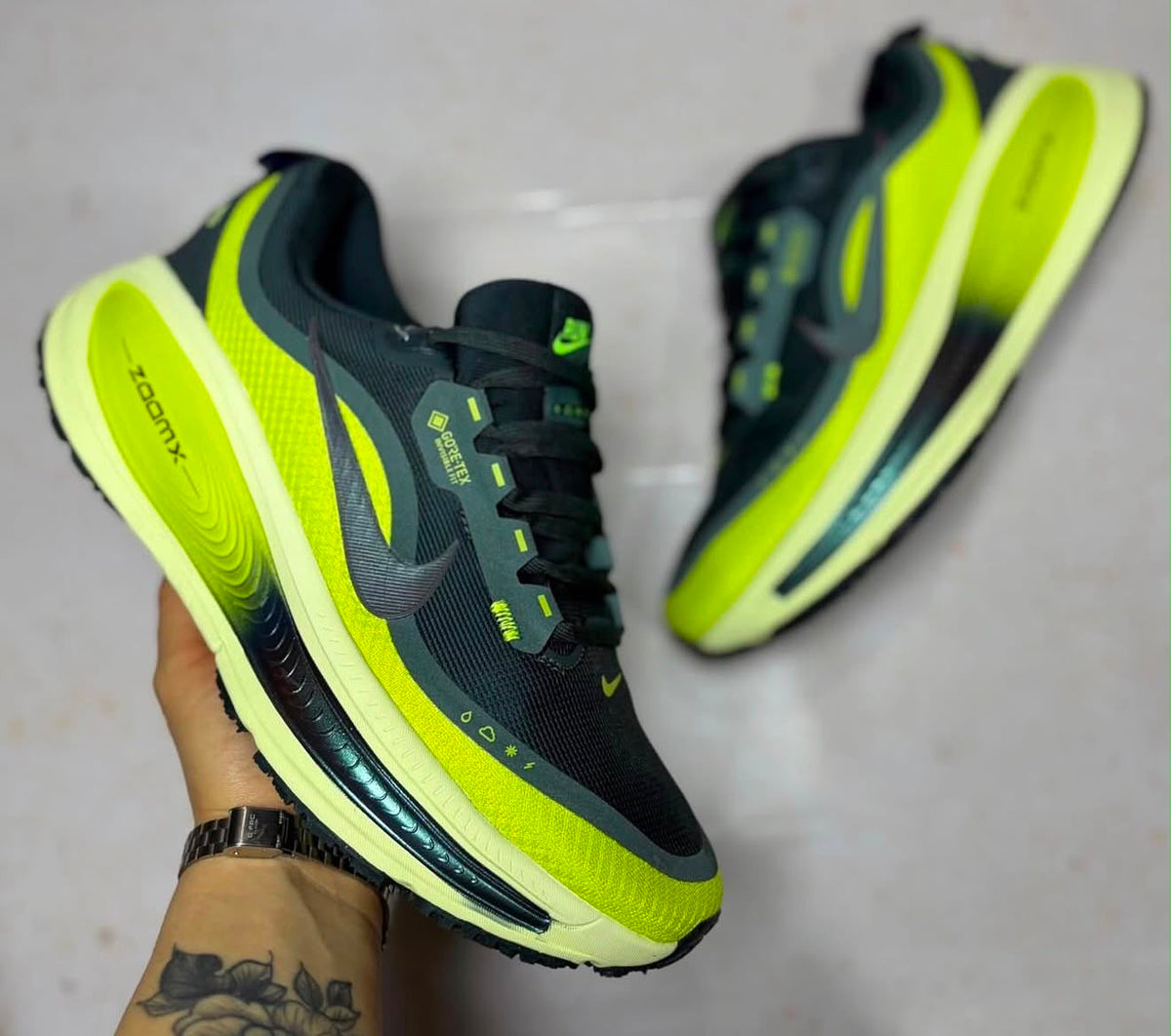 NIKE VOMERO PLUS 18 VERDE