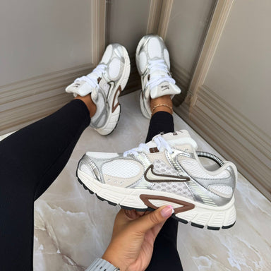 NIKE VOMERO V5