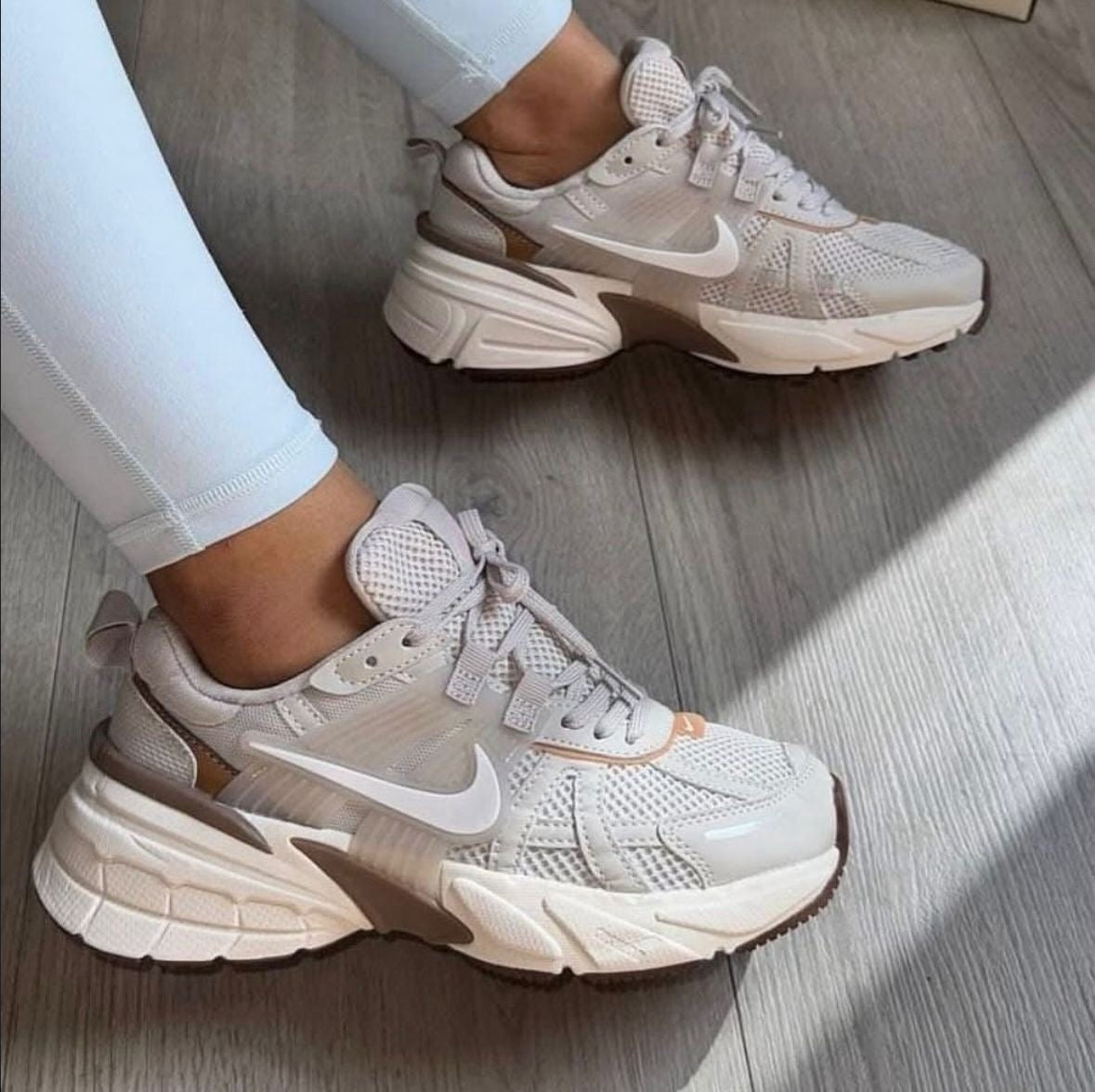NIKE V2K RUN BEIGE