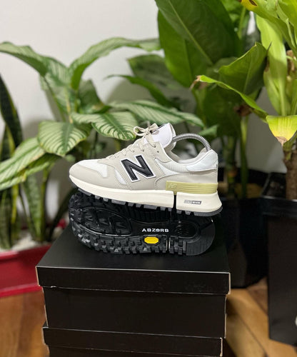 NEW BALANCE 1300 GRIS - NEGRO