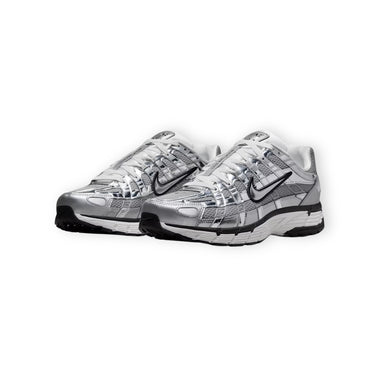 NIKE P6000 PLATEADO