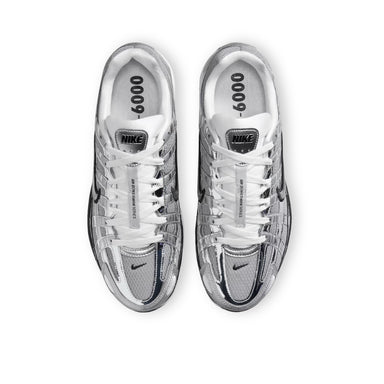 NIKE P6000 PLATEADO