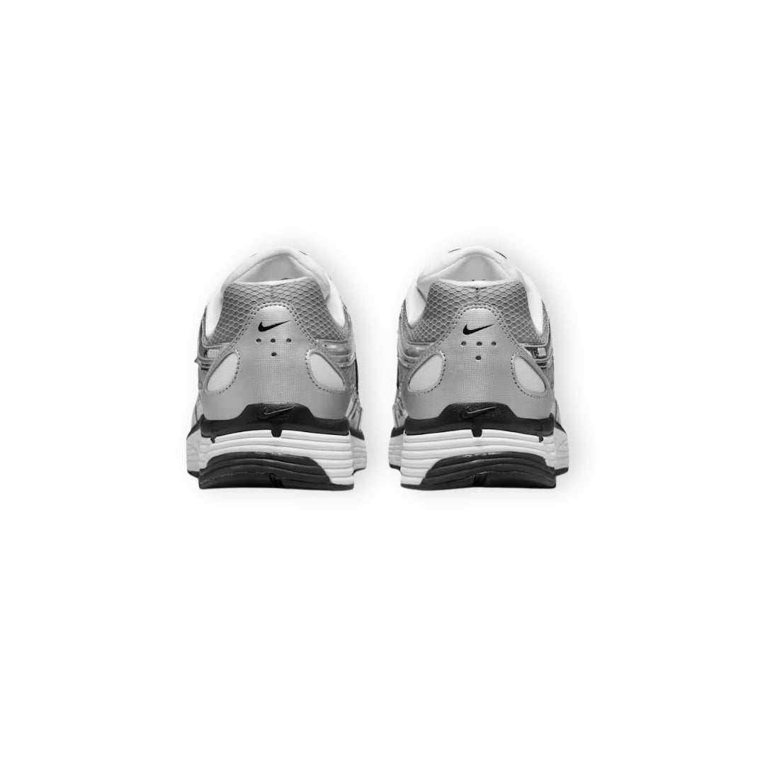 NIKE P6000 PLATEADO