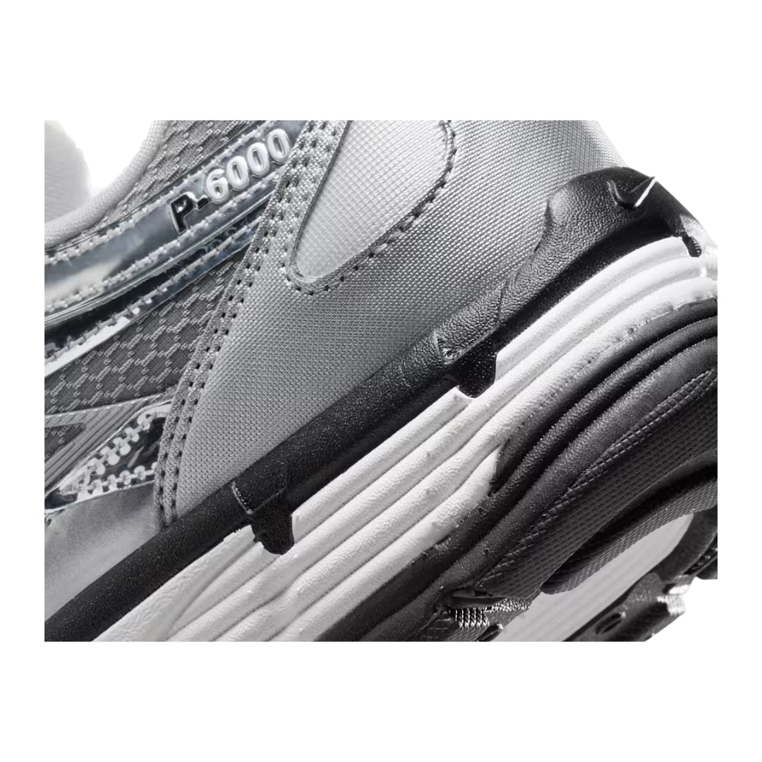 NIKE P6000 PLATEADO