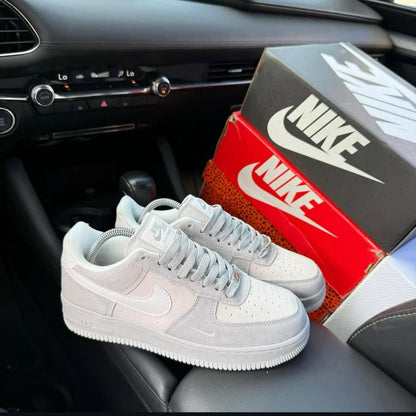 NIKE AIR FORCE ONE